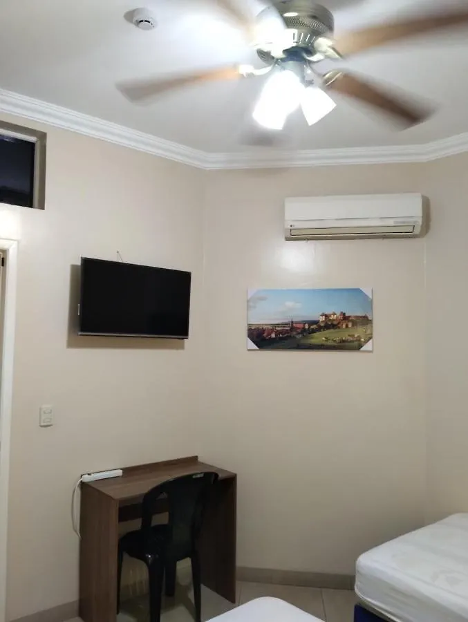 Hotel Jeshua Simmonds 과야킬 2*,  에콰도르