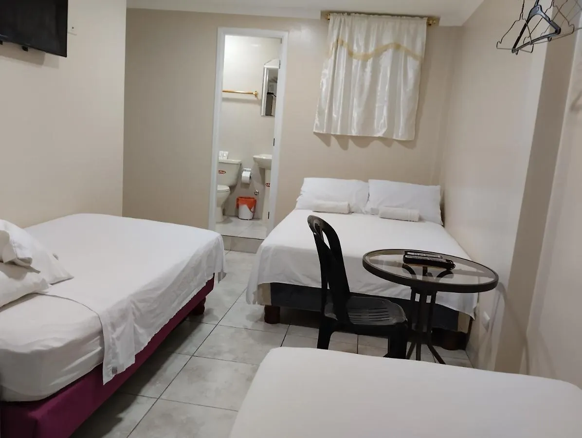 Hotel Jeshua Simmonds 과야킬 게스트하우스