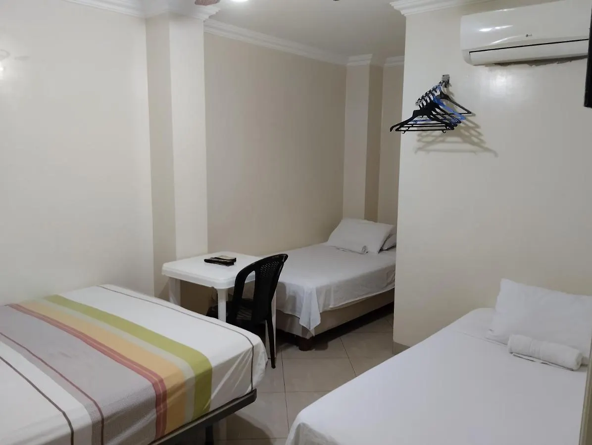 Hotel Jeshua Simmonds 과야킬 게스트하우스
